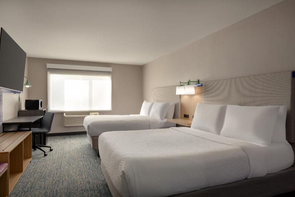 Standard Room with Two Queen Beds interior